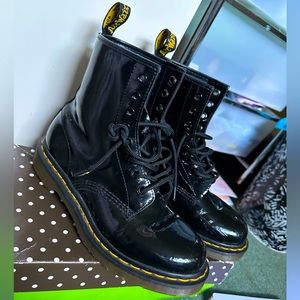 Dr. Martens glossy black!!!
